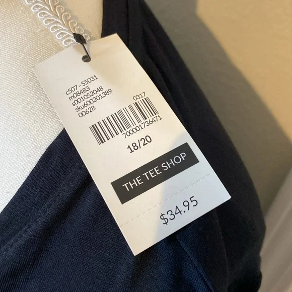 🦋New Lane Bryant Top🦋 - Picture 2 of 4